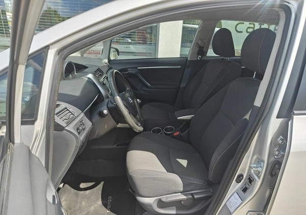 Toyota Verso cena 17900 przebieg: 134940, rok produkcji 2015 z Karczew małe 137